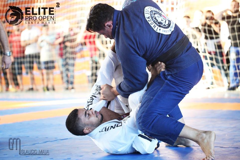 Luta de jiu-jitsu no Elite Pro Open